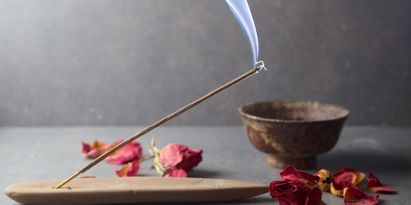 Understanding Smells and Incenses: 7 Great Benefits of Aromatherapy